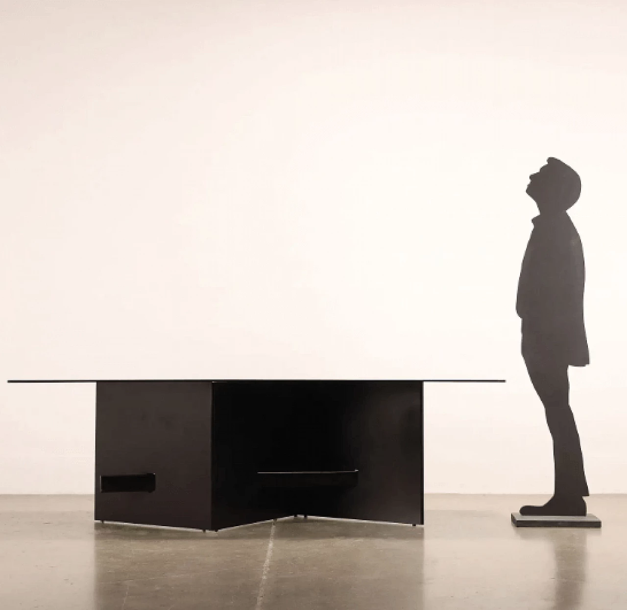 Tavolo in legno laccato e vetro fumé, anni '90 2