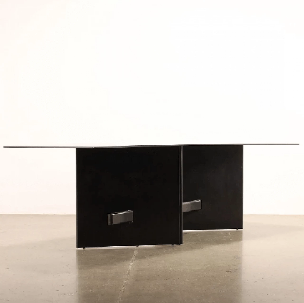 Tavolo in legno laccato e vetro fumé, anni '90 15