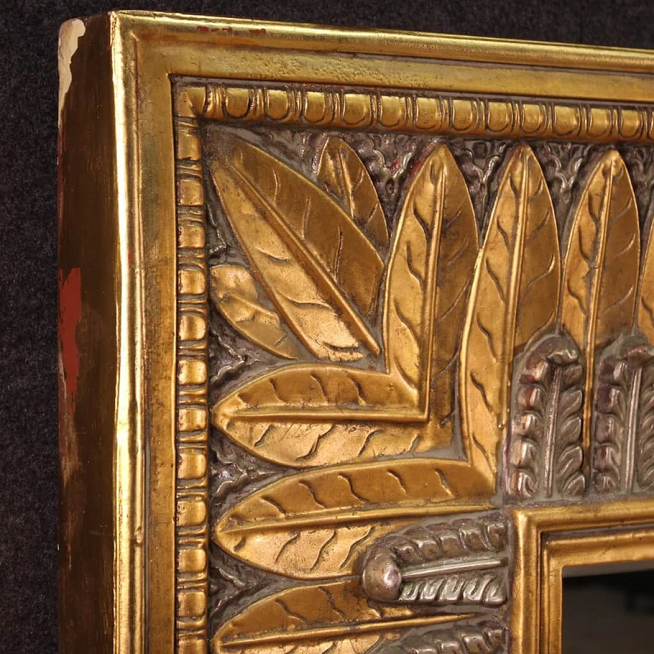 Specchiera in stucco e legno scolpita, dorata e argentata, anni '70 8