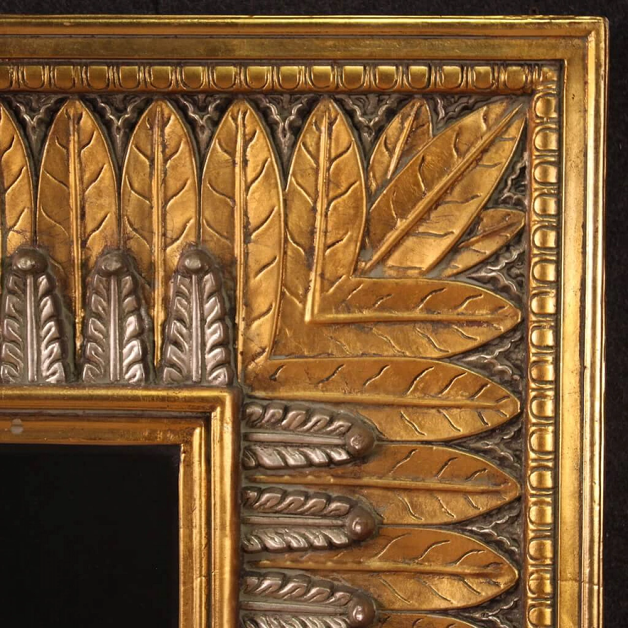 Specchiera in stucco e legno scolpita, dorata e argentata, anni '70 9