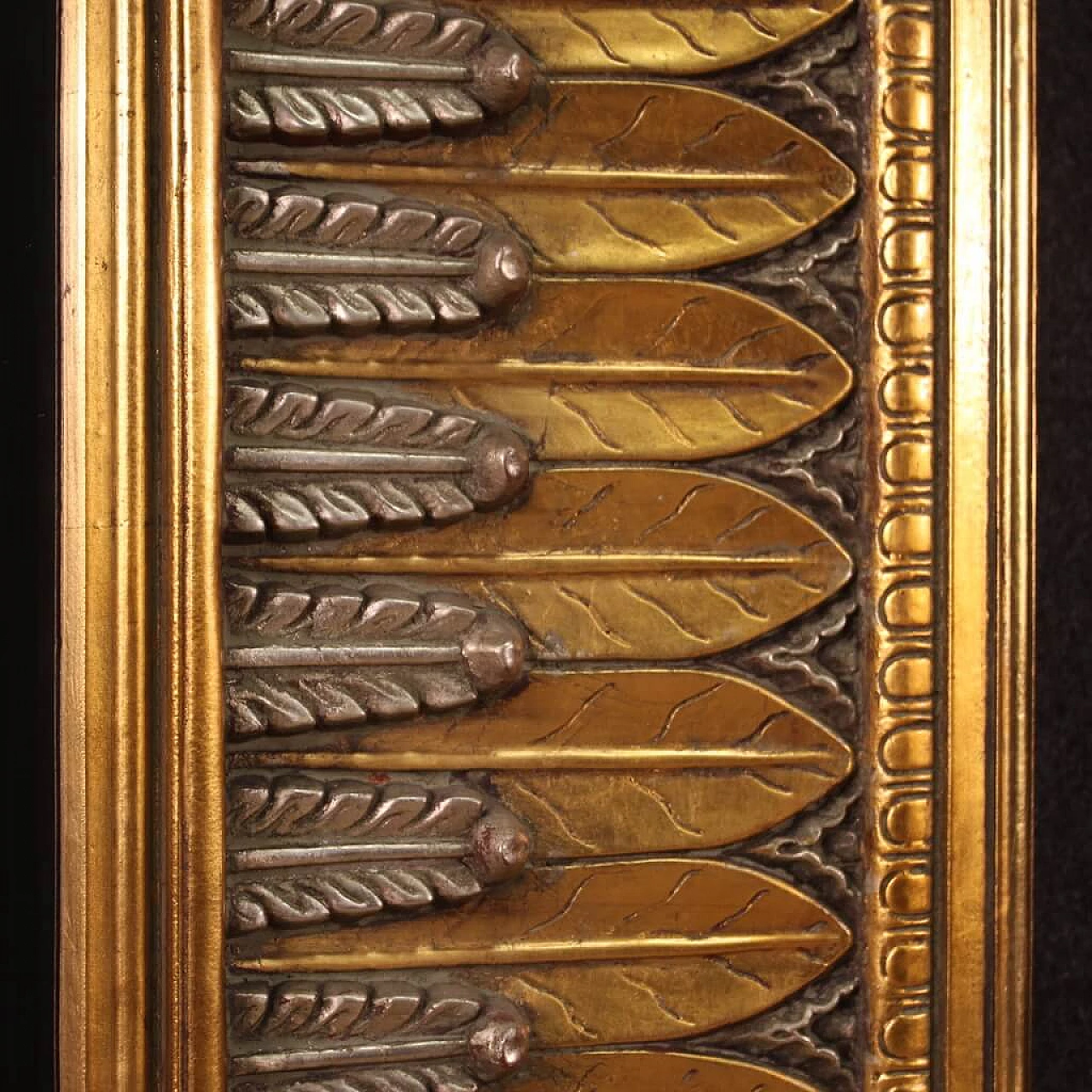Specchiera in stucco e legno scolpita, dorata e argentata, anni '70 12