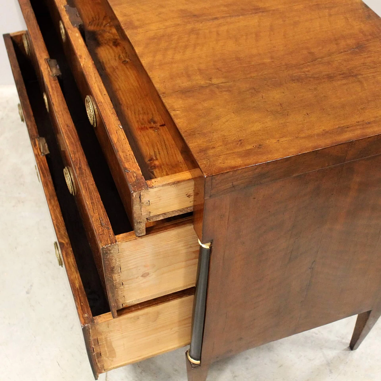 Cassettone Direttorio veneto in noce, fine '700 10