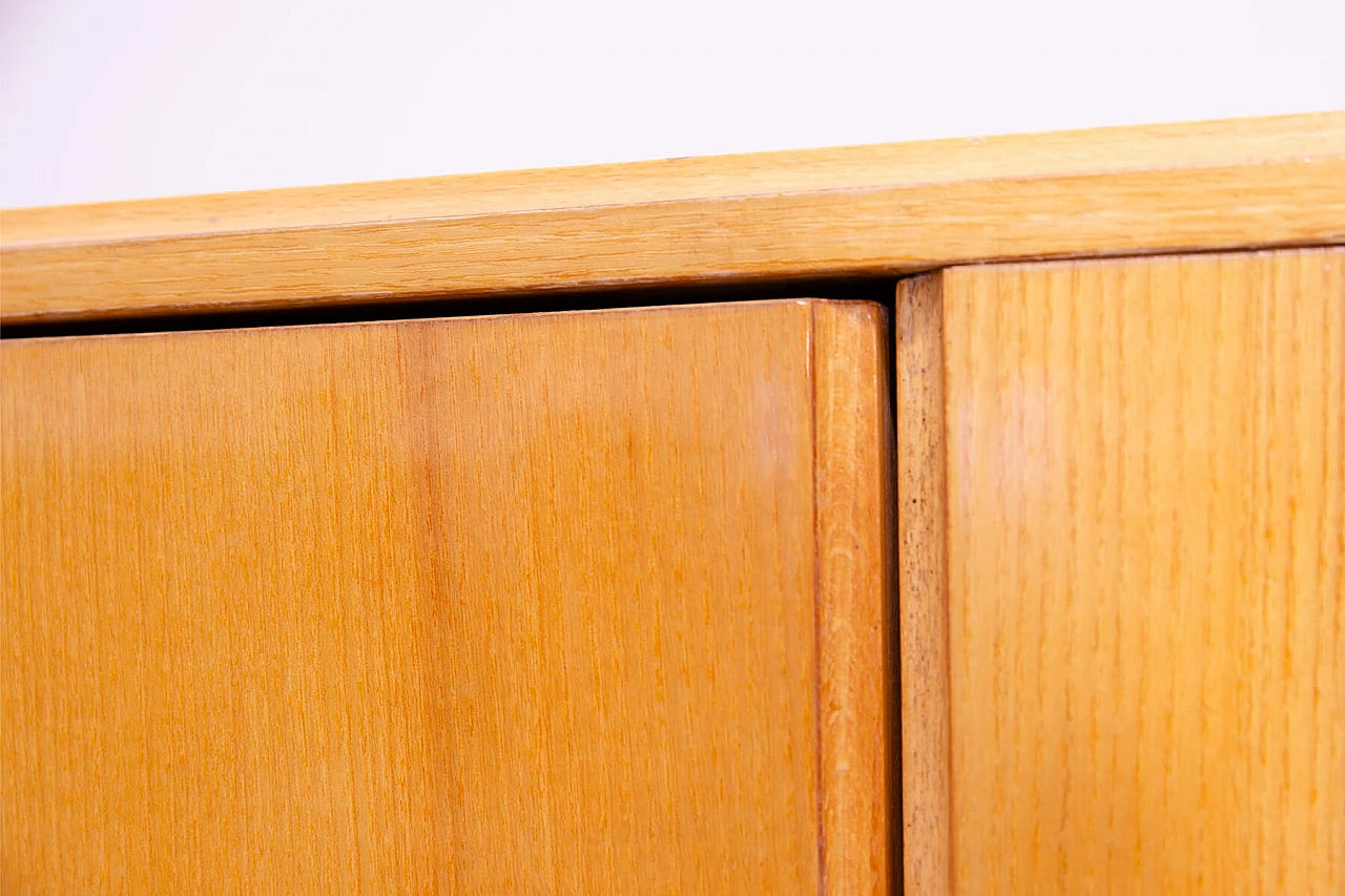 Guardaroba in frassino e compensato di Novy Domov, anni '70 7