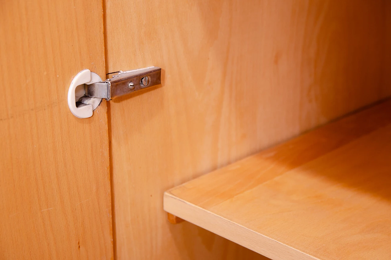 Guardaroba in frassino e compensato di Novy Domov, anni '70 11