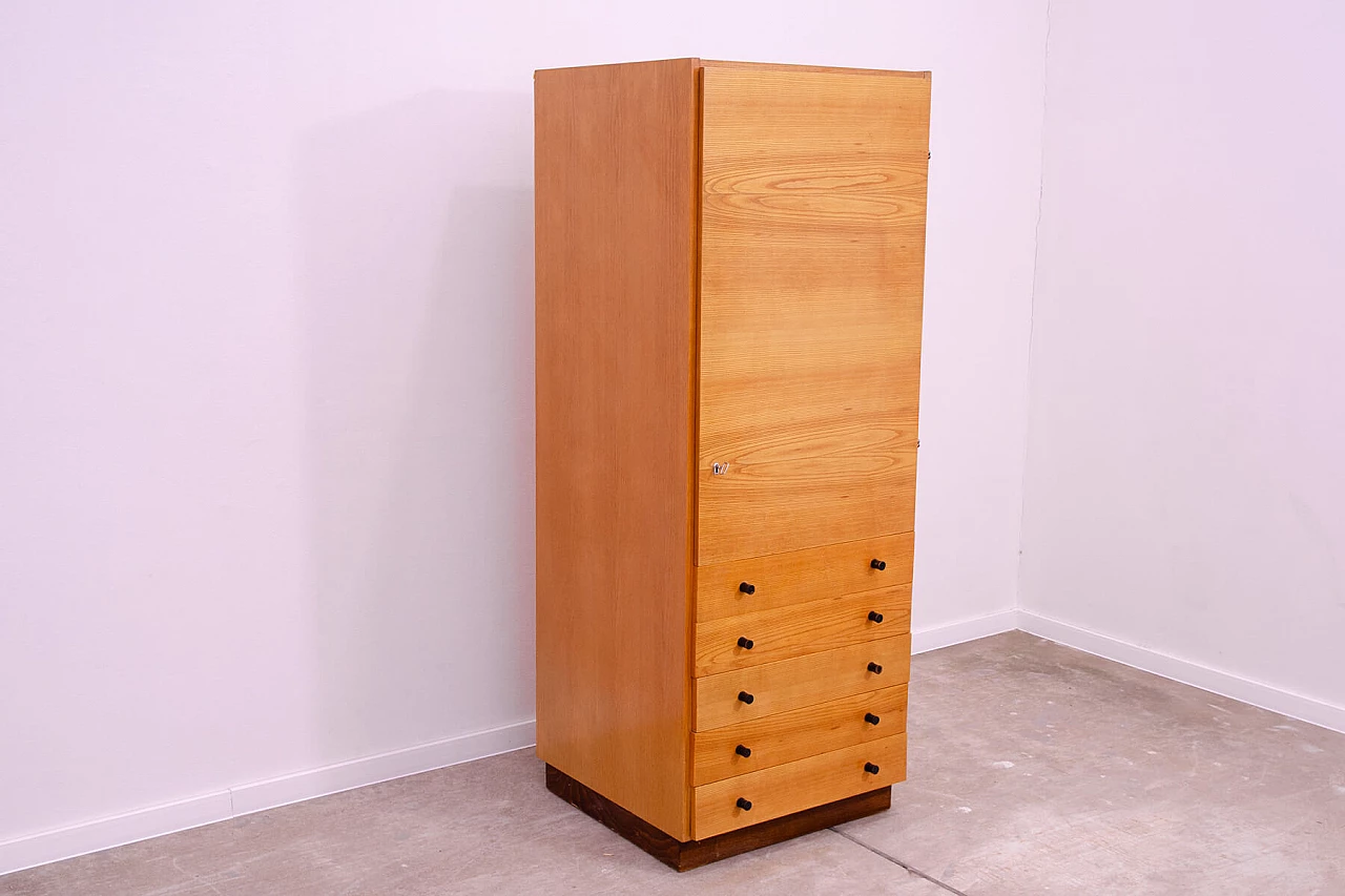 Cassettiera in frassino, olmo, acero, noce, betulla e pioppo di Mojmír Požár per ÚP Závody, anni '60 3