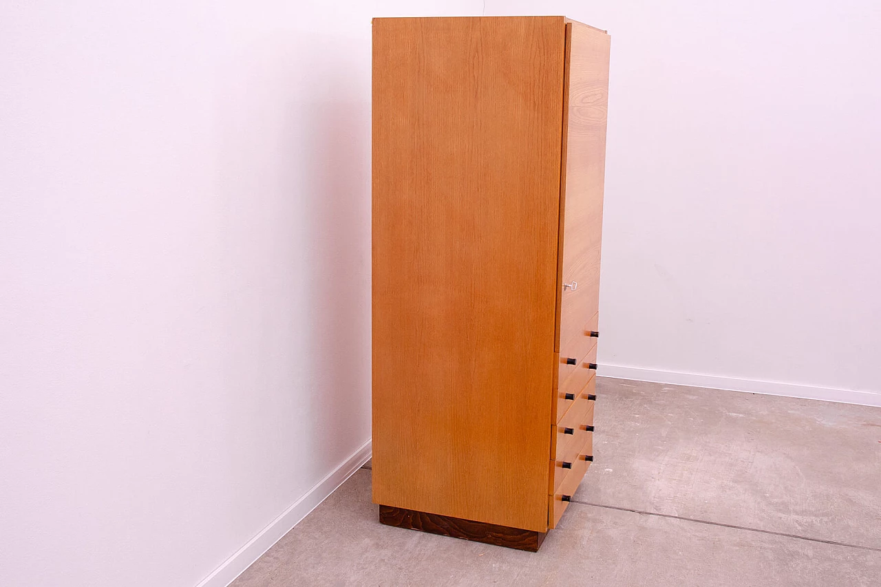 Cassettiera in frassino, olmo, acero, noce, betulla e pioppo di Mojmír Požár per ÚP Závody, anni '60 4