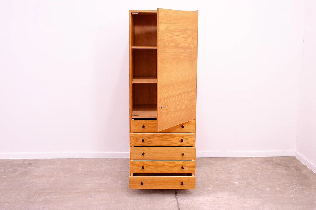 Cassettiera in frassino, olmo, acero, noce, betulla e pioppo di Mojmír Požár per ÚP Závody, anni '60 8