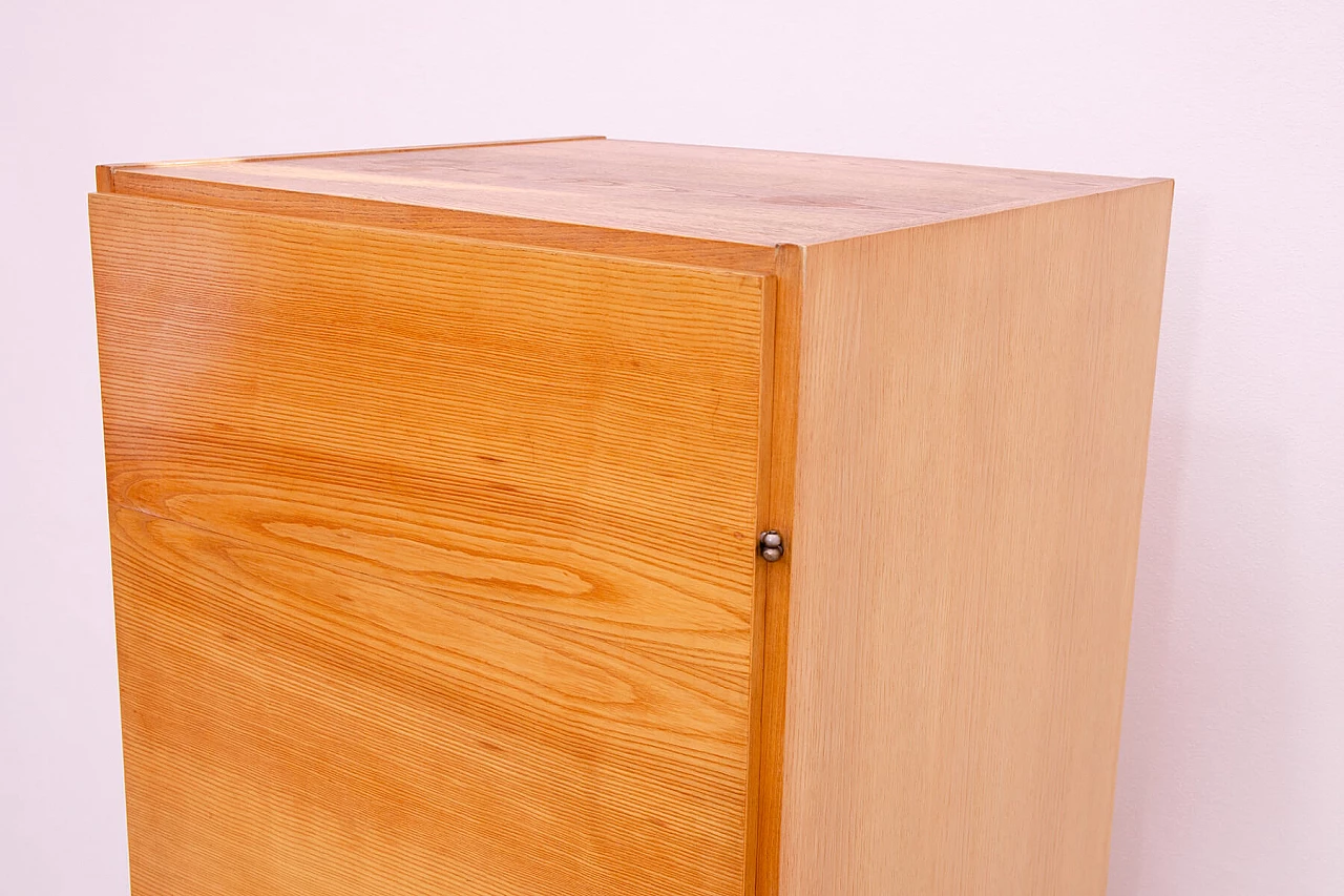 Cassettiera in frassino, olmo, acero, noce, betulla e pioppo di Mojmír Požár per ÚP Závody, anni '60 9