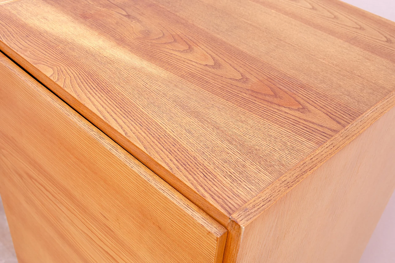 Cassettiera in frassino, olmo, acero, noce, betulla e pioppo di Mojmír Požár per ÚP Závody, anni '60 10