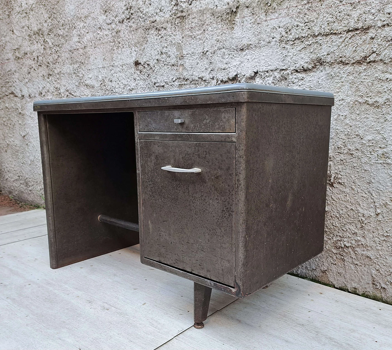 Metal desk with light blue faux leather top, 1950s 2