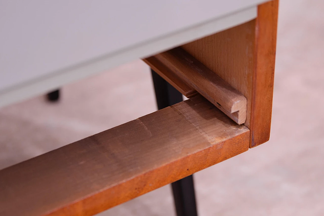 Cassettiera in faggio e compensato di Tatra Nábytok, anni '60 15