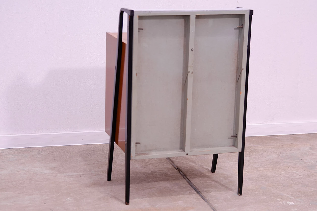 Cassettiera in faggio e compensato di Tatra Nábytok, anni '60 16