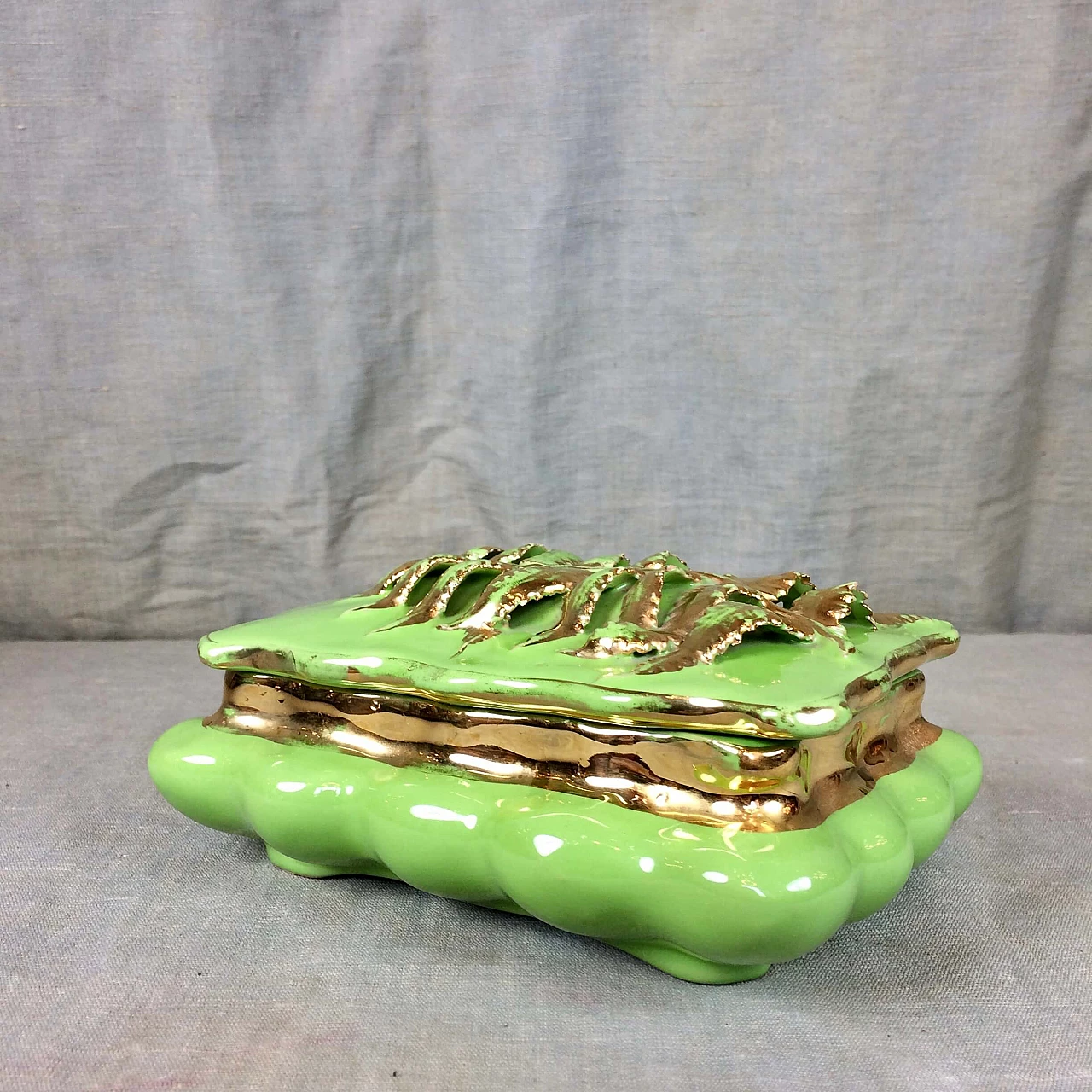 Green and gilded majolica jewelry box, 1950s 1