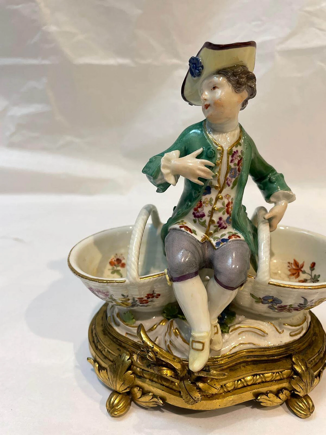 Saliera in porcellana Meissen con base in bronzo, inizio '900 2