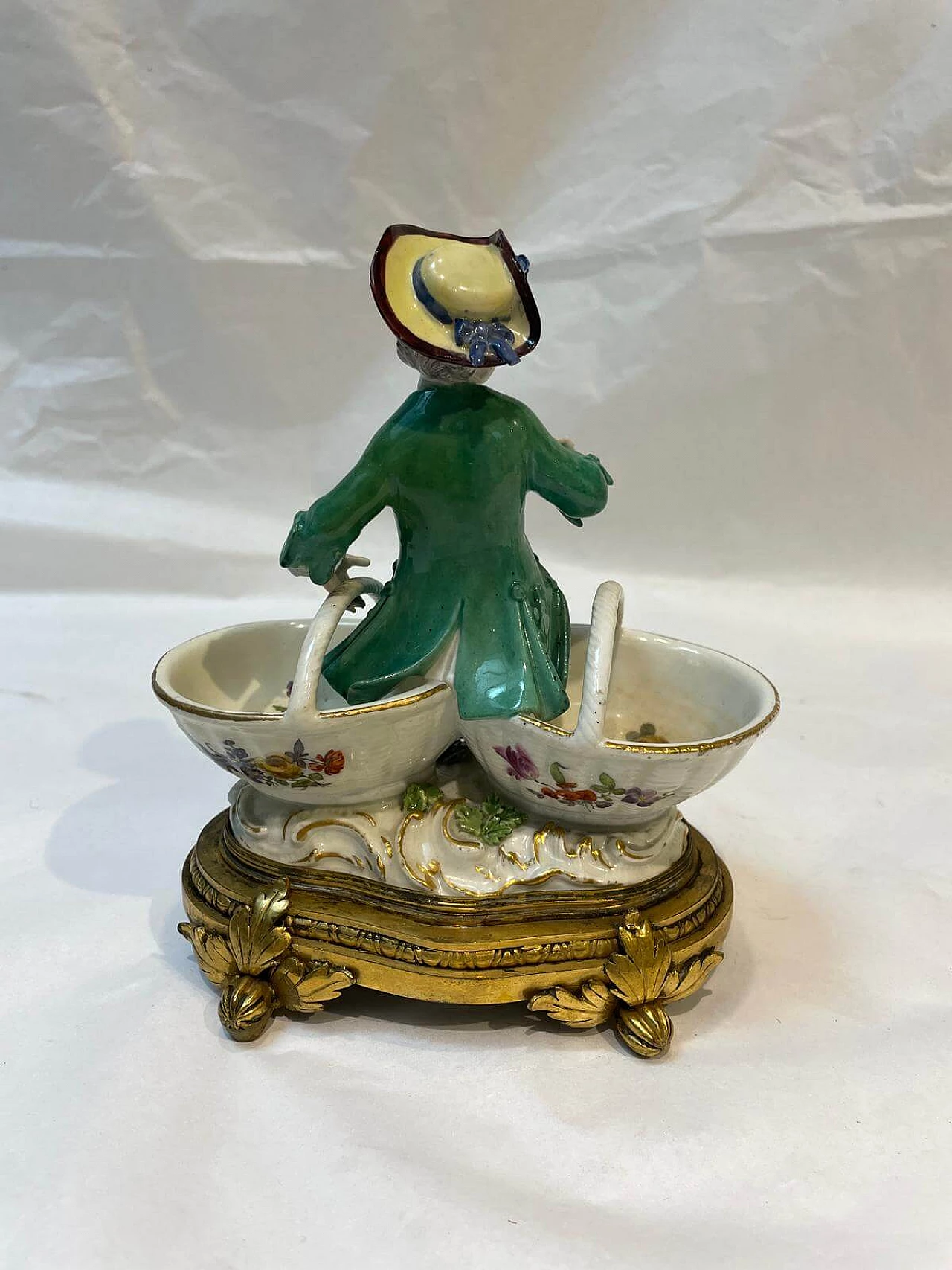 Saliera in porcellana Meissen con base in bronzo, inizio '900 4