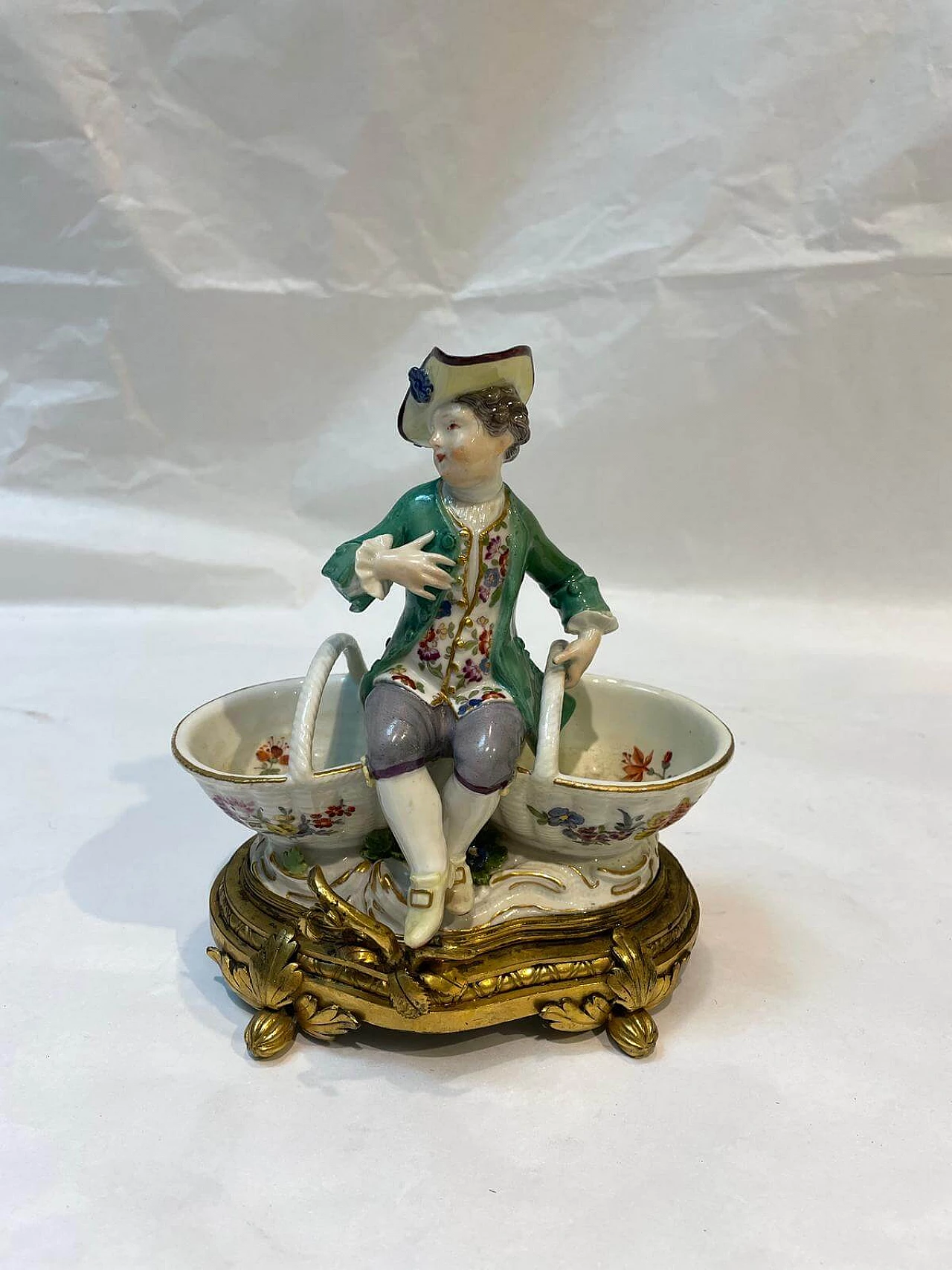 Saliera in porcellana Meissen con base in bronzo, inizio '900 5