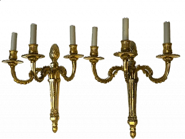Coppia di applique a candelabro in bronzo dorato e cesellato, 1880