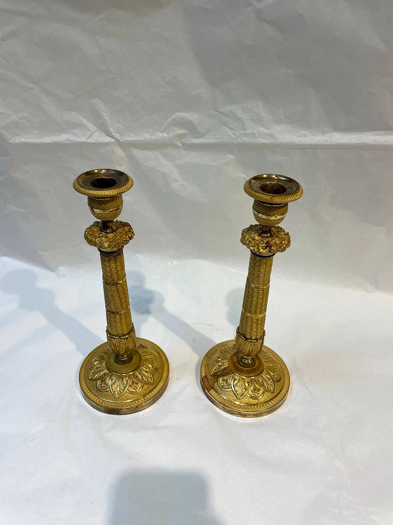 Pair of gilded bronze candelabra with floral decoration, 1820 2