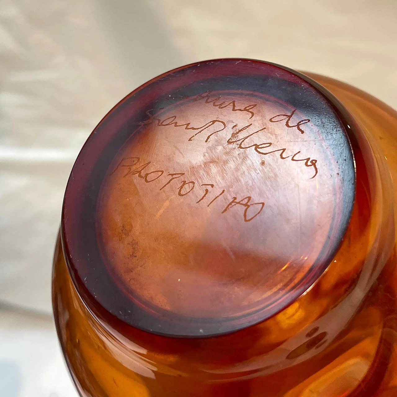 Vaso ad ampolla in vetro di Murano arancione di Laura de Santillana, anni '80 3