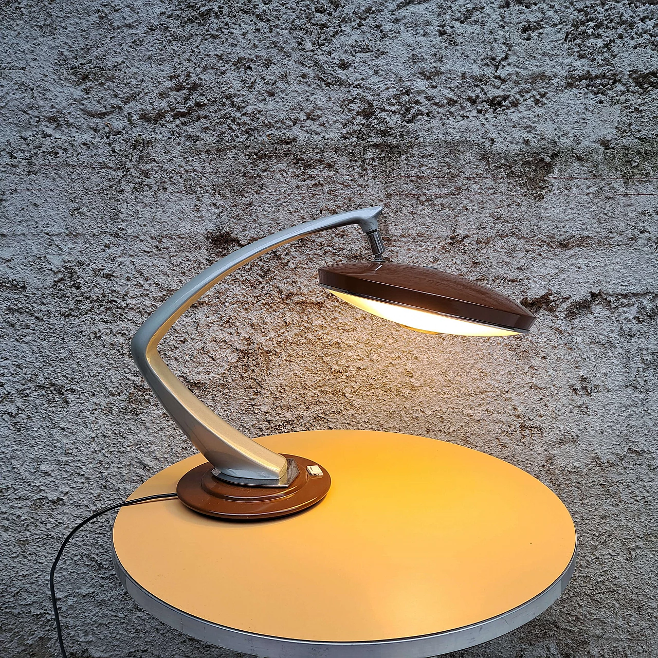 Lampada da tavolo in metallo e vetro acidato di Raptek Milano, anni '50 3