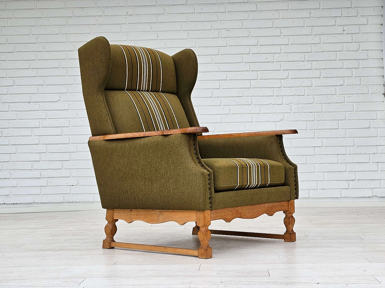 Poltrona danese in quercia e lana verde con schienale alto, anni '70 1