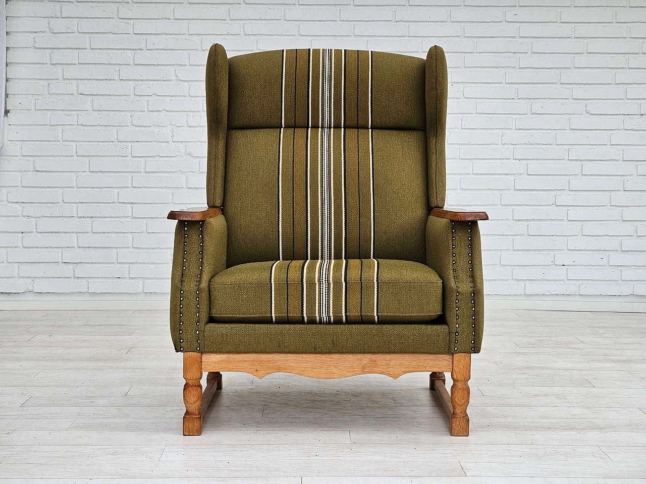 Poltrona danese in quercia e lana verde con schienale alto, anni '70 9
