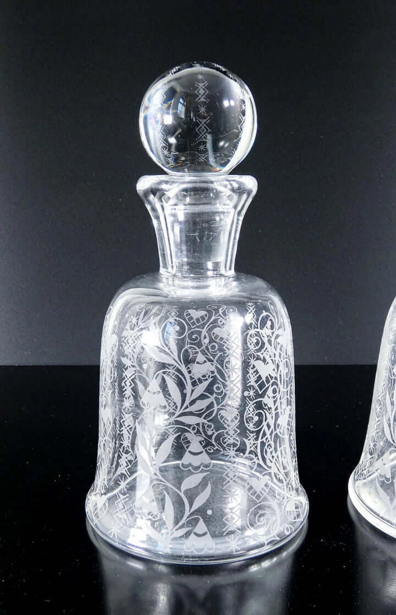 Coppia di bottiglie in cristallo con motivo Argentina di Baccarat, anni '40 2