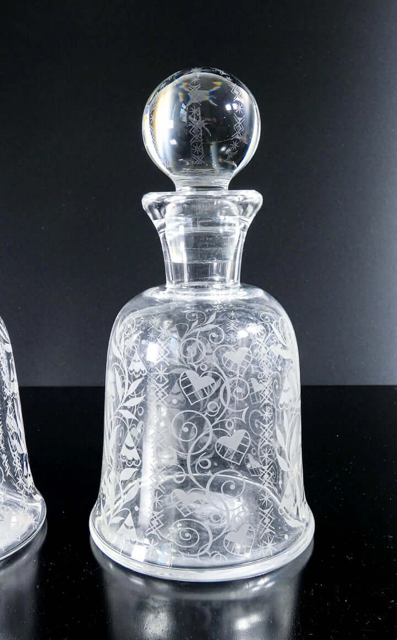 Coppia di bottiglie in cristallo con motivo Argentina di Baccarat, anni '40 3