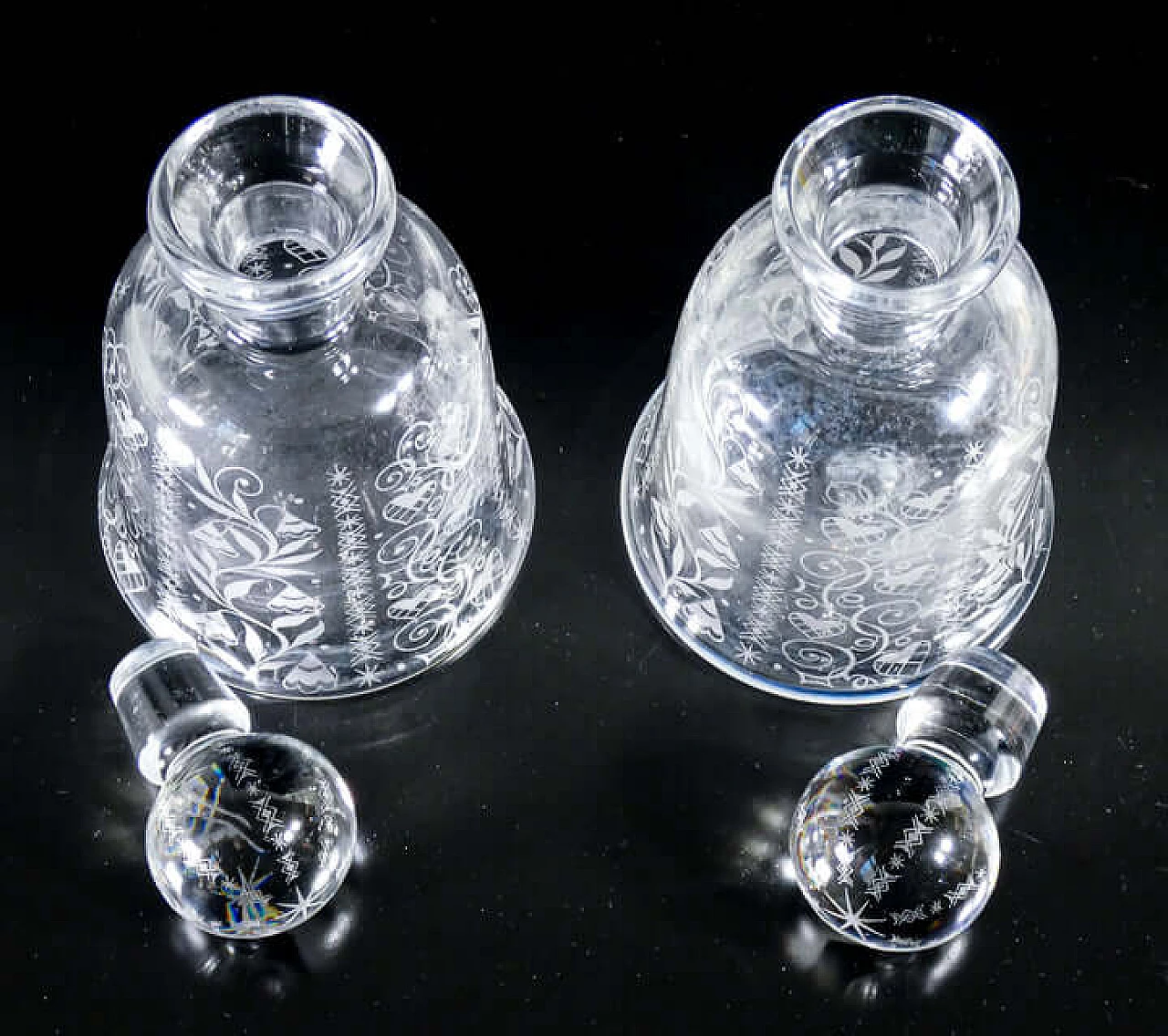 Coppia di bottiglie in cristallo con motivo Argentina di Baccarat, anni '40 6