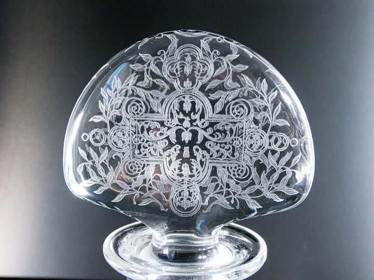 Pair of crystal bottles with Marillon motif by Baccarat, 1940s 4