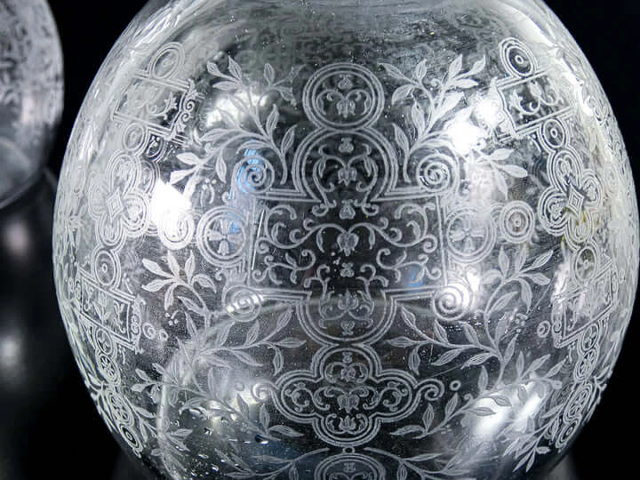 Pair of crystal bottles with Marillon motif by Baccarat, 1940s 5