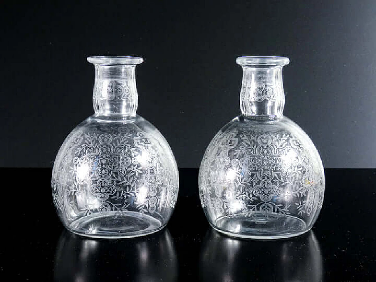 Pair of crystal bottles with Marillon motif by Baccarat, 1940s 7