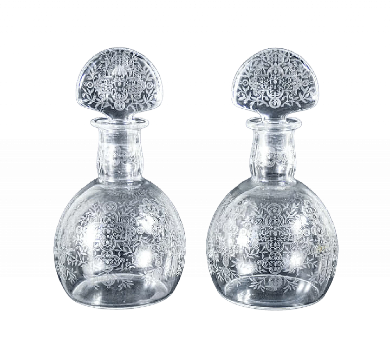 Coppia di bottiglie in cristallo con motivo Marillon di Baccarat, anni '40 11