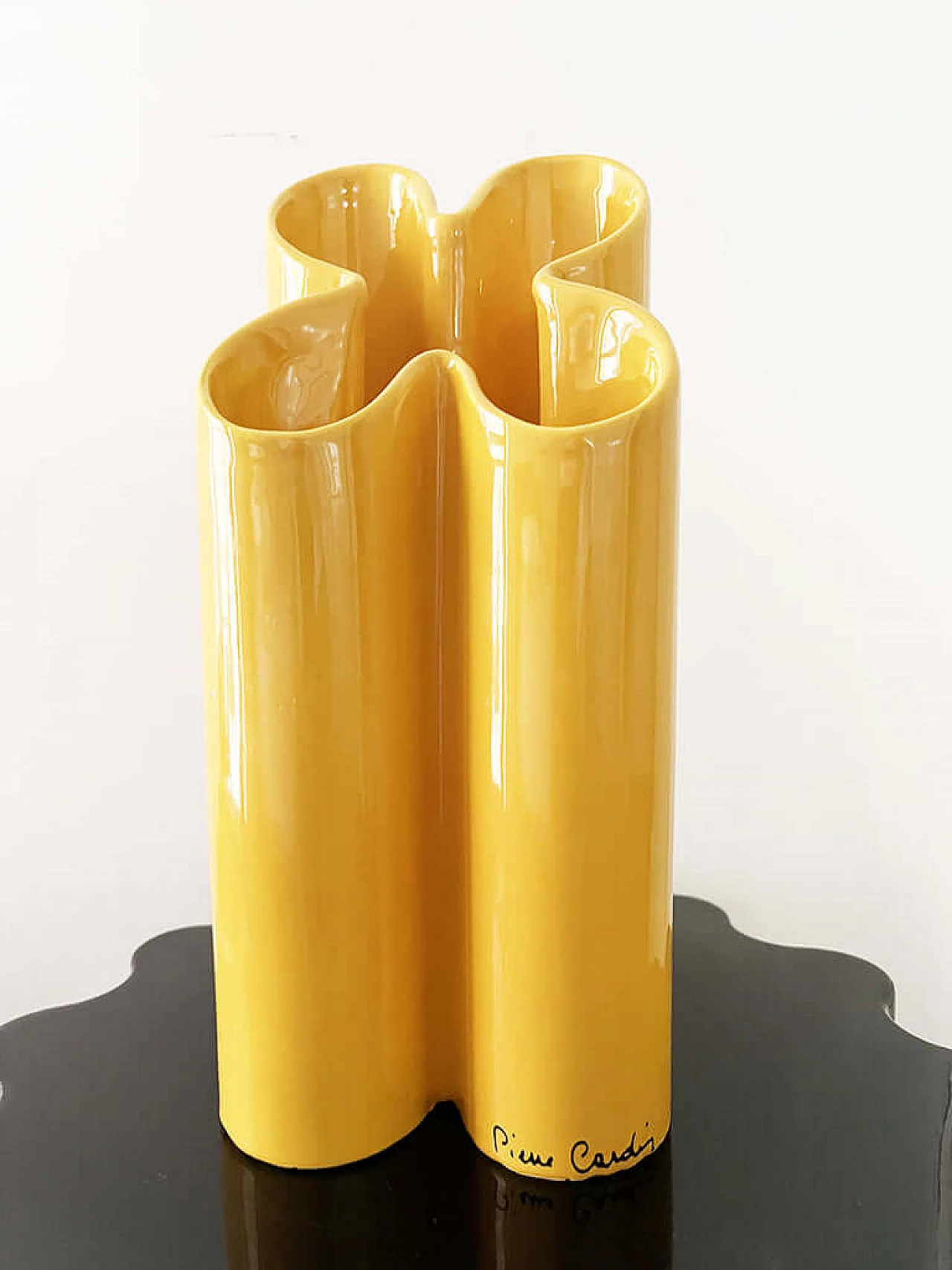 Vaso a quadrifoglio in ceramica gialla di Pierre Cardin, anni '70 5
