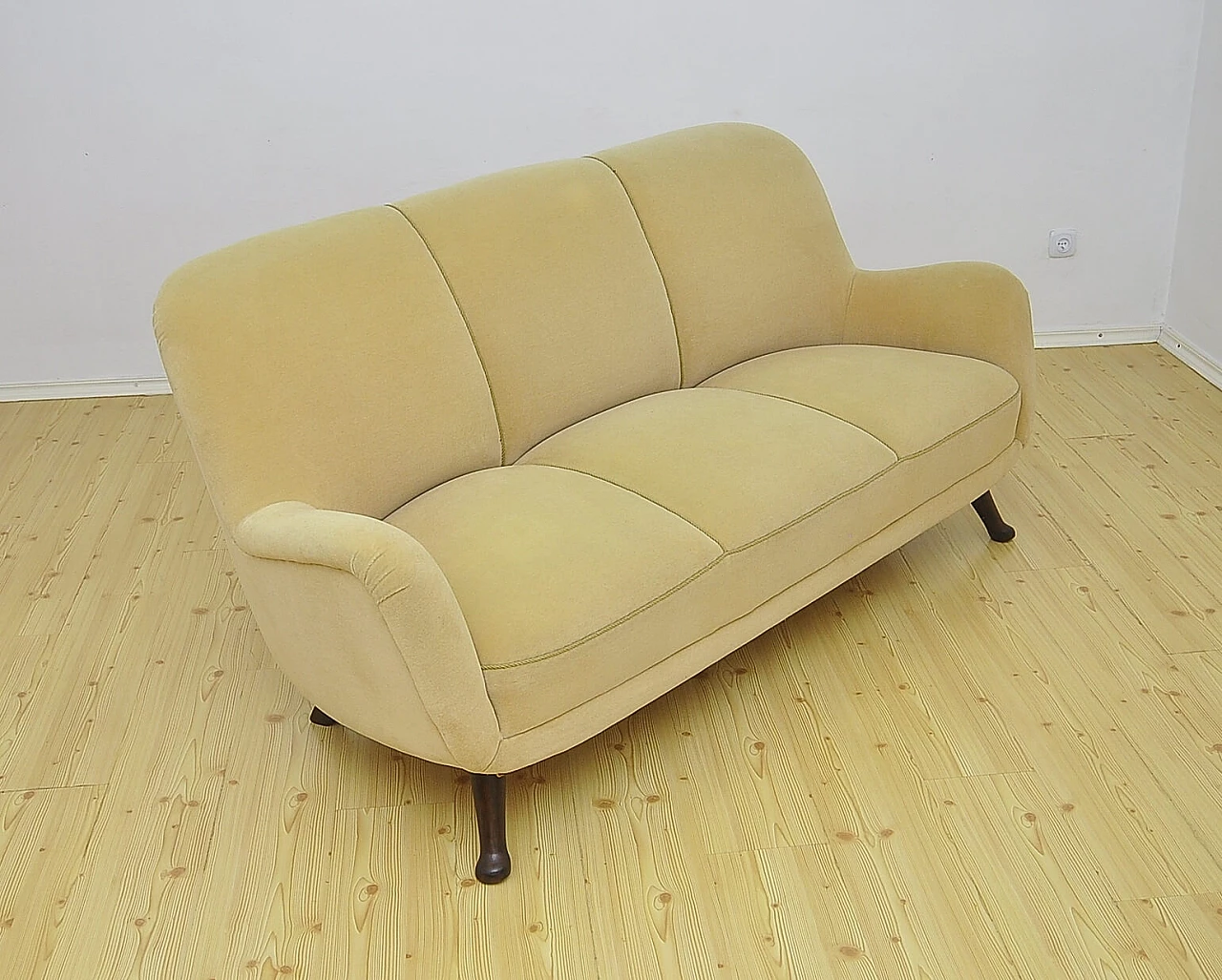 Berga Mobler velvet sofa, 1940s 5