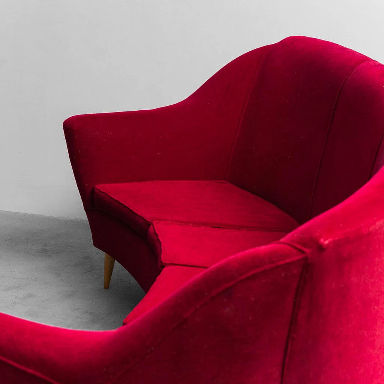 Red velvet sofa in the style of Ico Parisi, 1950s 10
