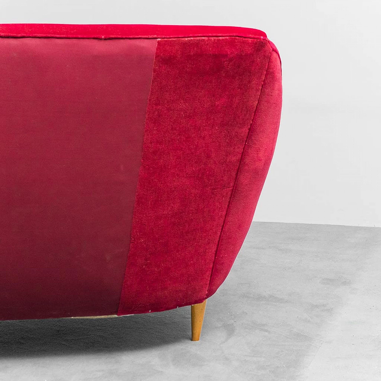 Red velvet sofa in the style of Ico Parisi, 1950s 11