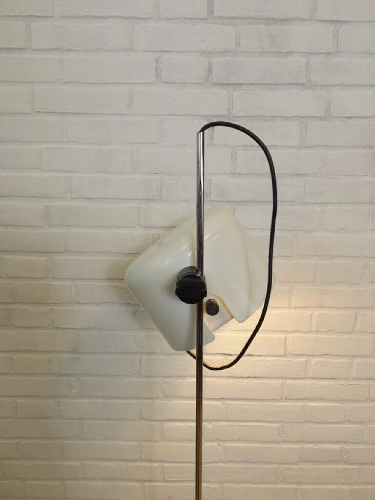 Lampada da terra Coupé di Joe Colombo per Oluce 2