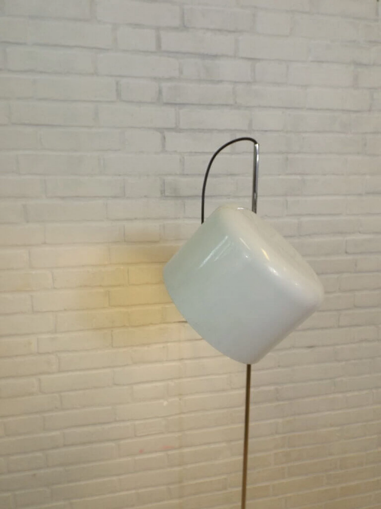 Lampada da terra Coupé di Joe Colombo per Oluce 3