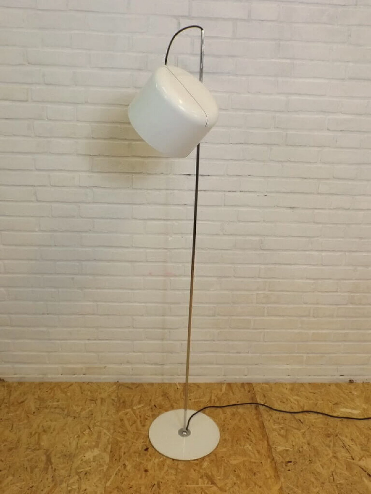 Lampada da terra Coupé di Joe Colombo per Oluce 4