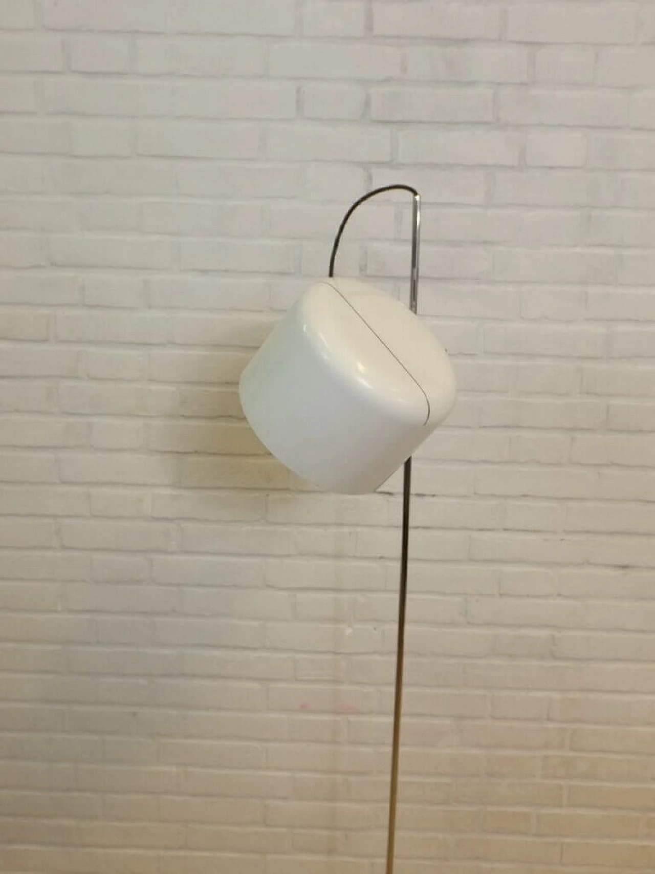 Lampada da terra Coupé di Joe Colombo per Oluce 5