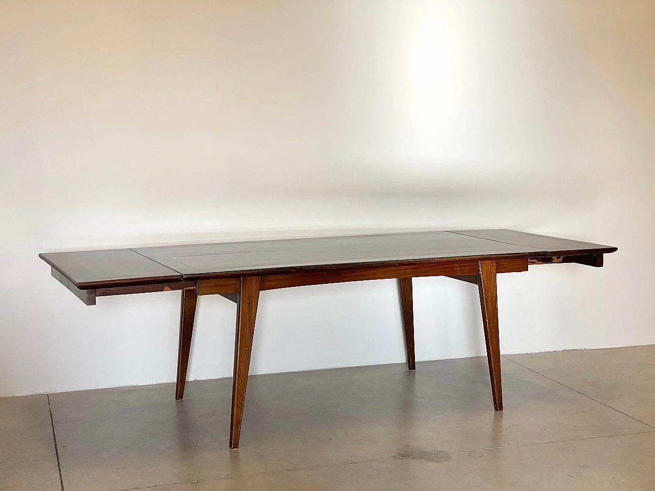 Mahogany extendable table, 1950s 5