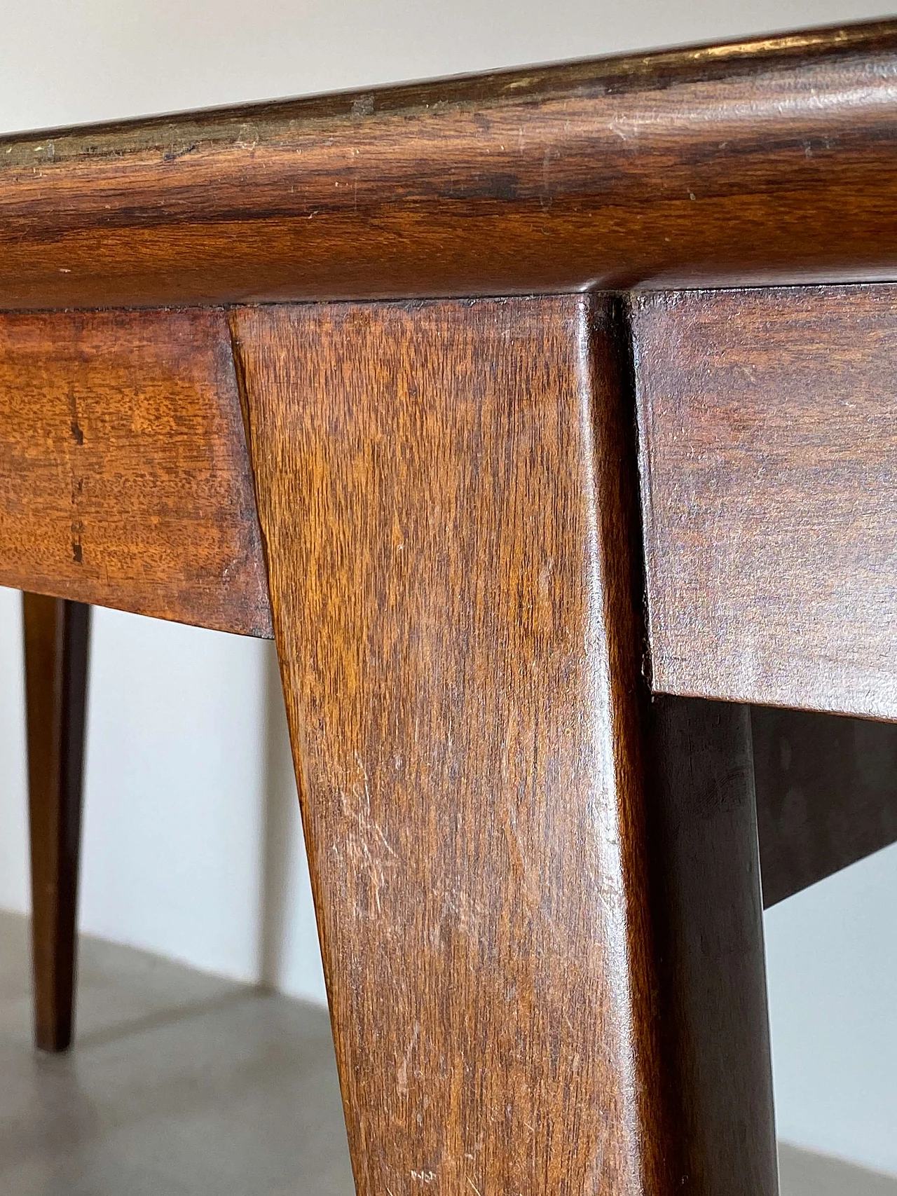 Mahogany extendable table, 1950s 9