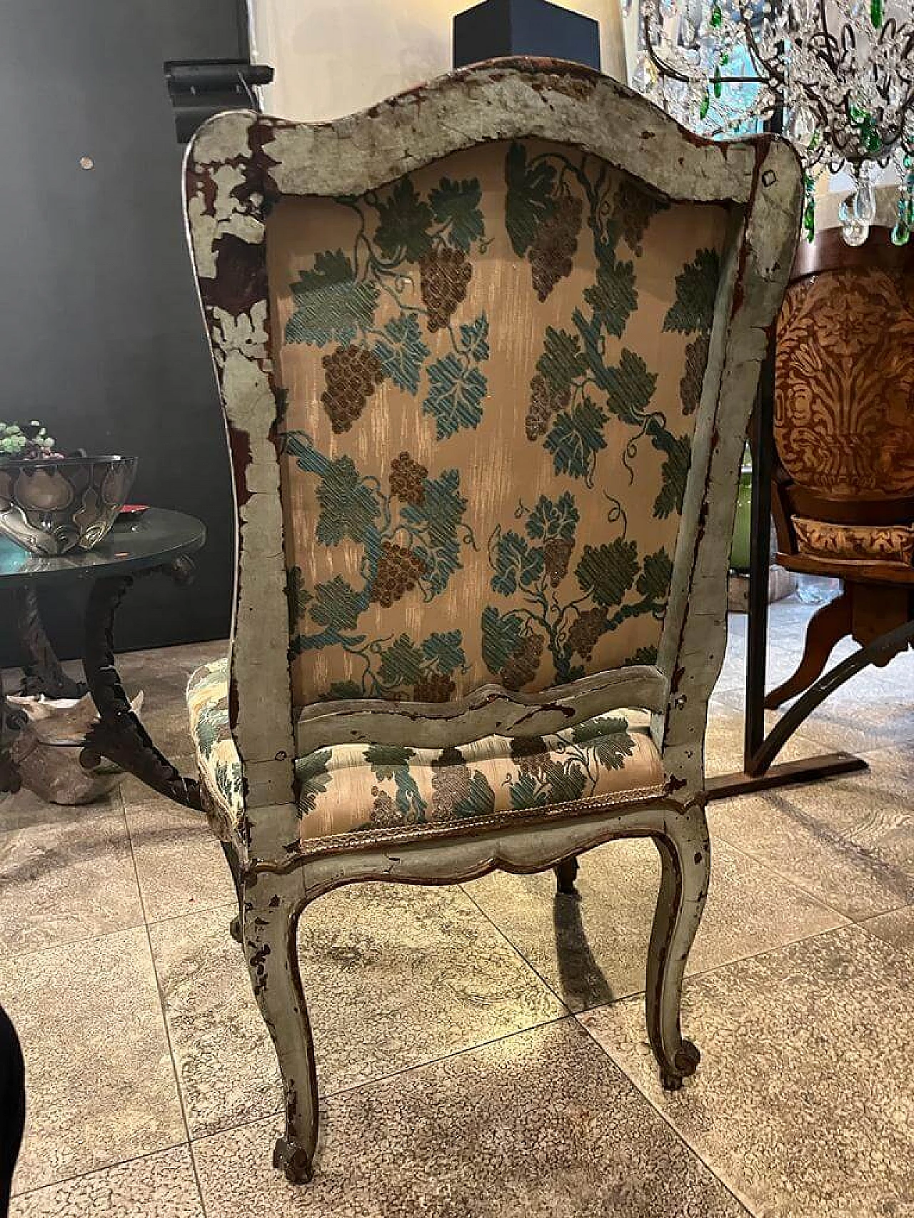 Pair of wood and fabric chairs with vine pattern, 18th century 7