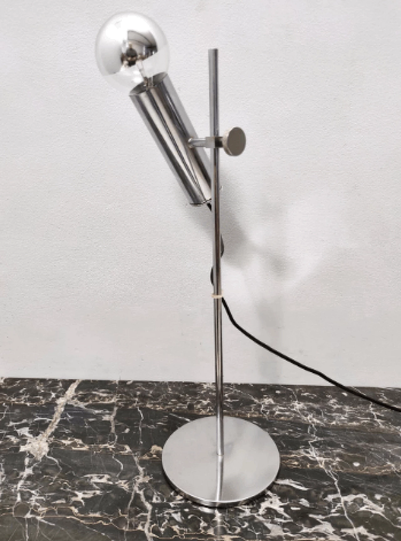 Table lamp attributed to Giuseppe Ostuni for Oluce, 1960s 8