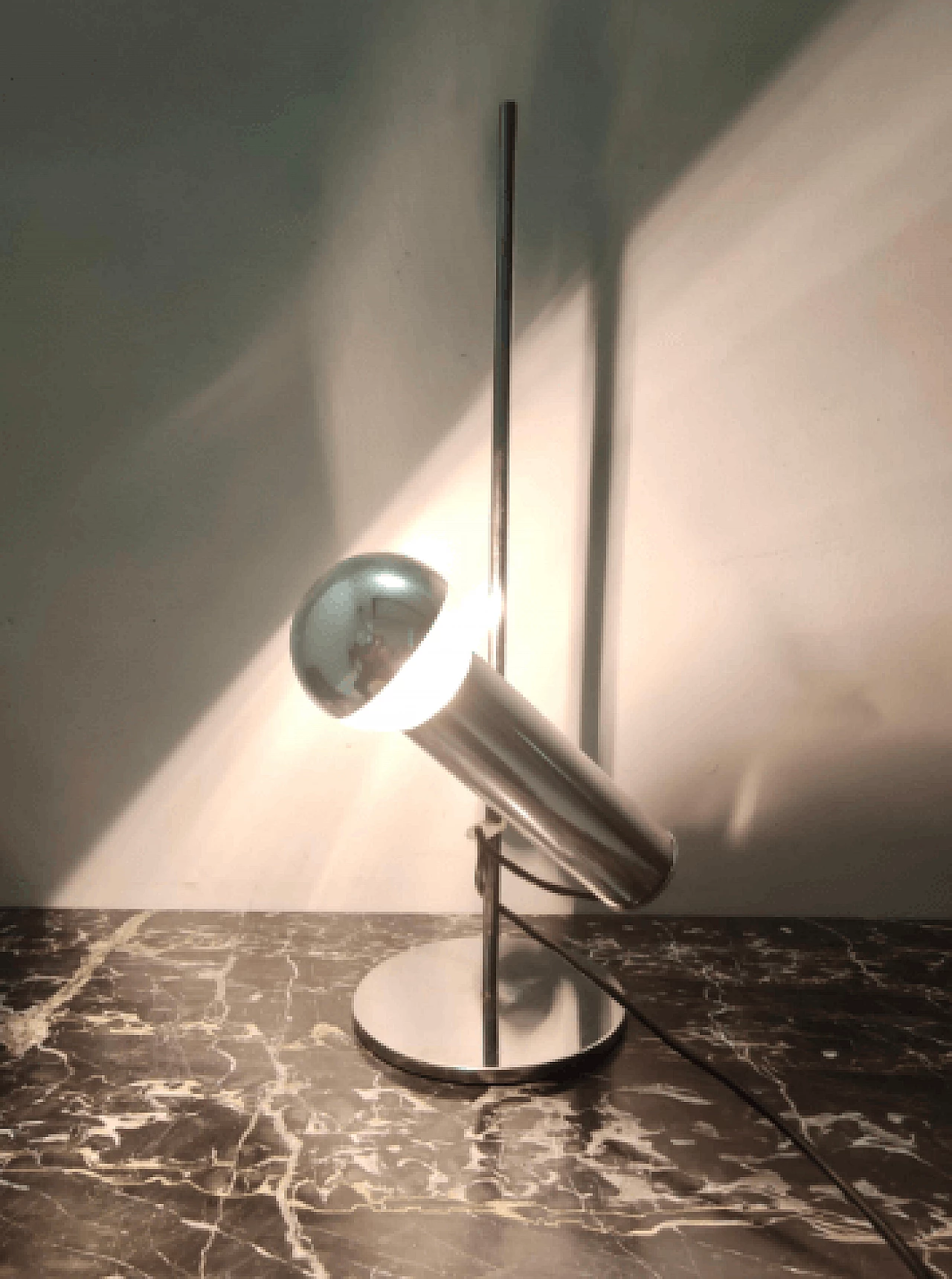 Table lamp attributed to Giuseppe Ostuni for Oluce, 1960s 10