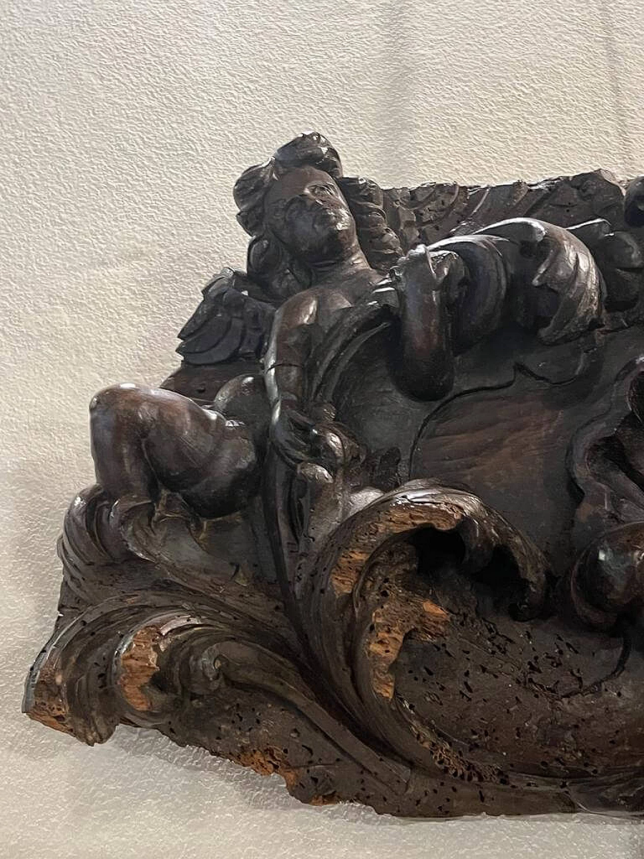 Wood overdoor with putti, early 17th century 4