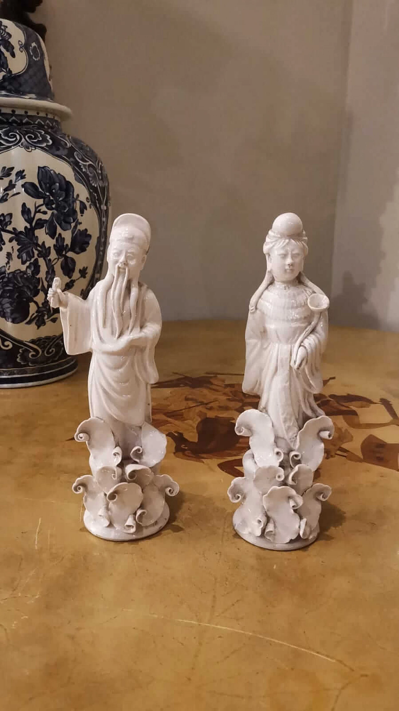 Pair of Chinese white porcelain figurines, late 19th century 1