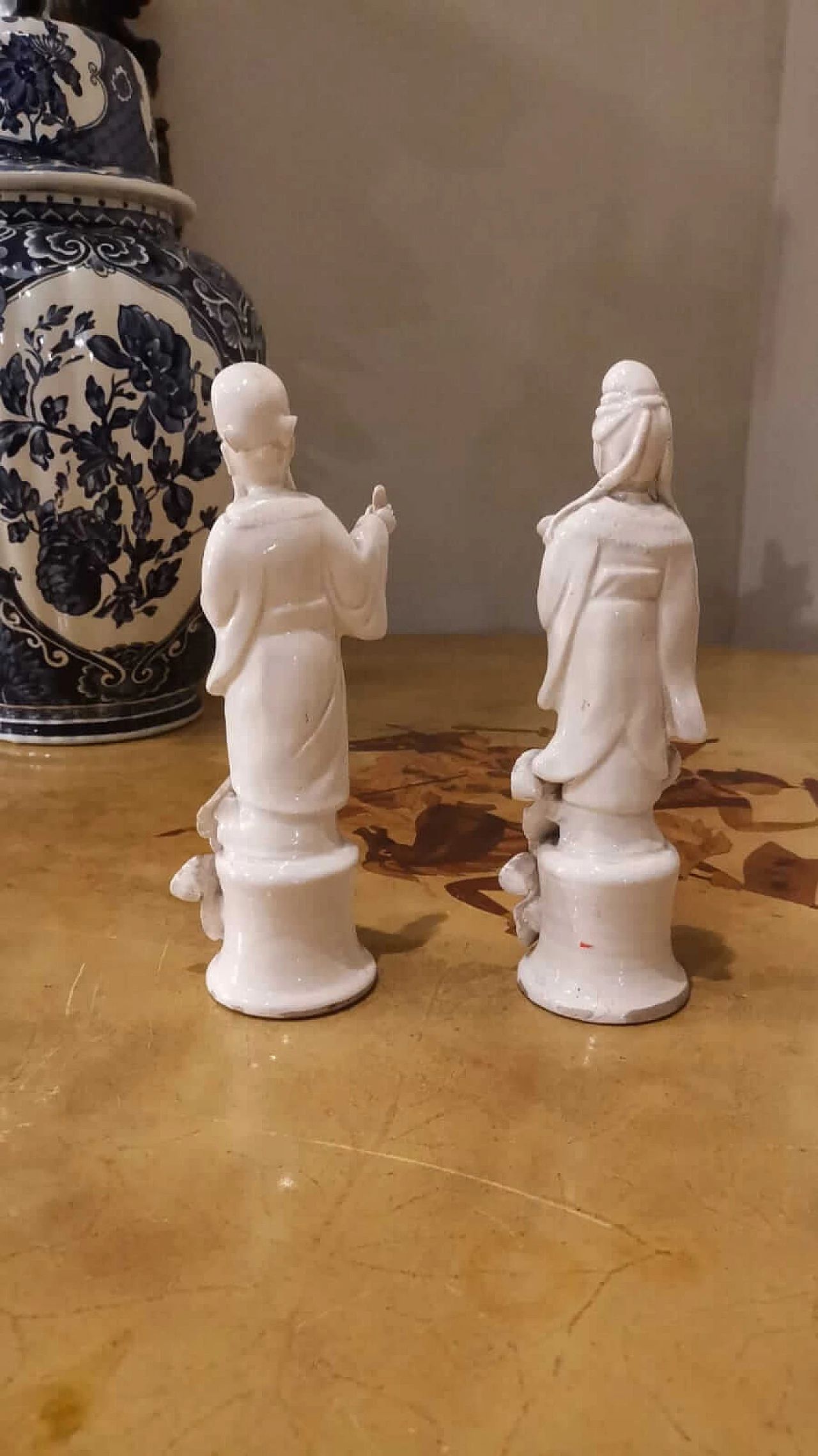 Pair of Chinese white porcelain figurines, late 19th century 3