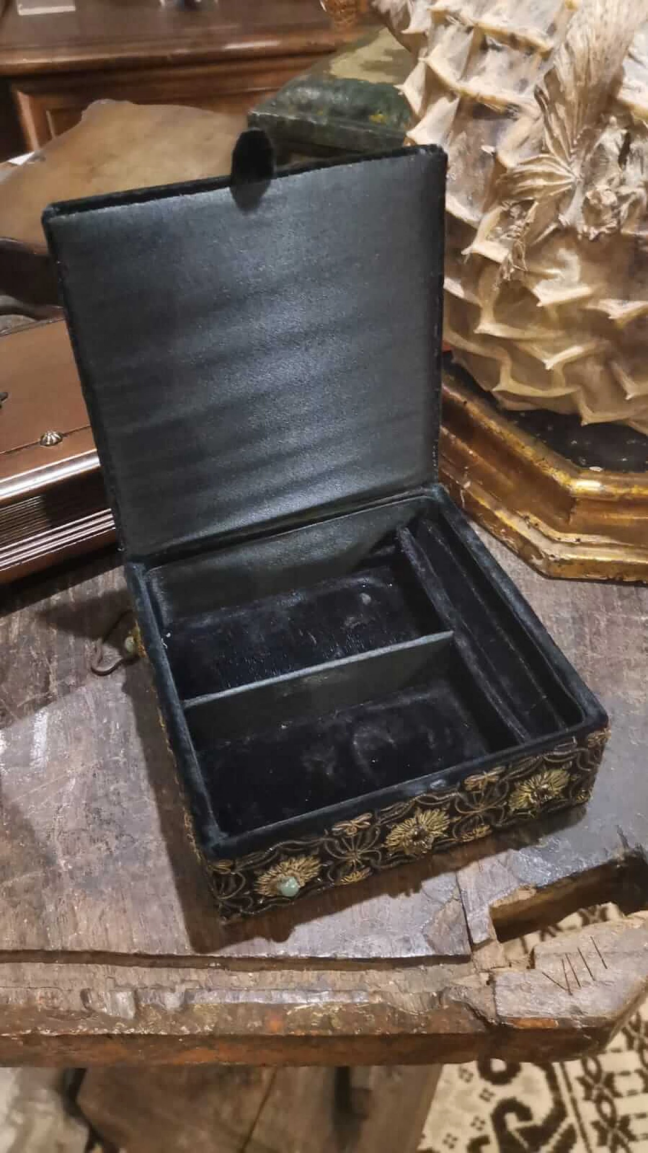 English chenille casket with embroidery and stones, late 19th century 5